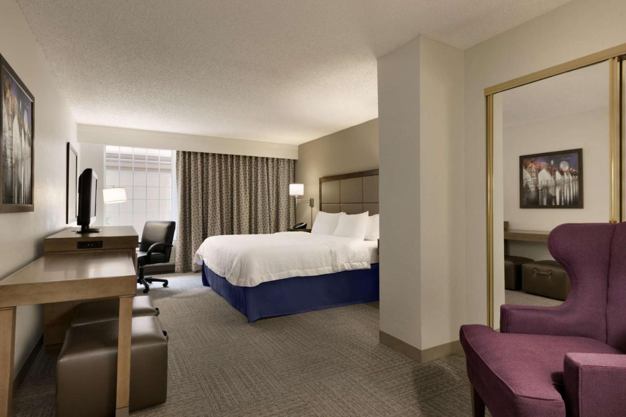 King Room with King Bed - Non-Smoking